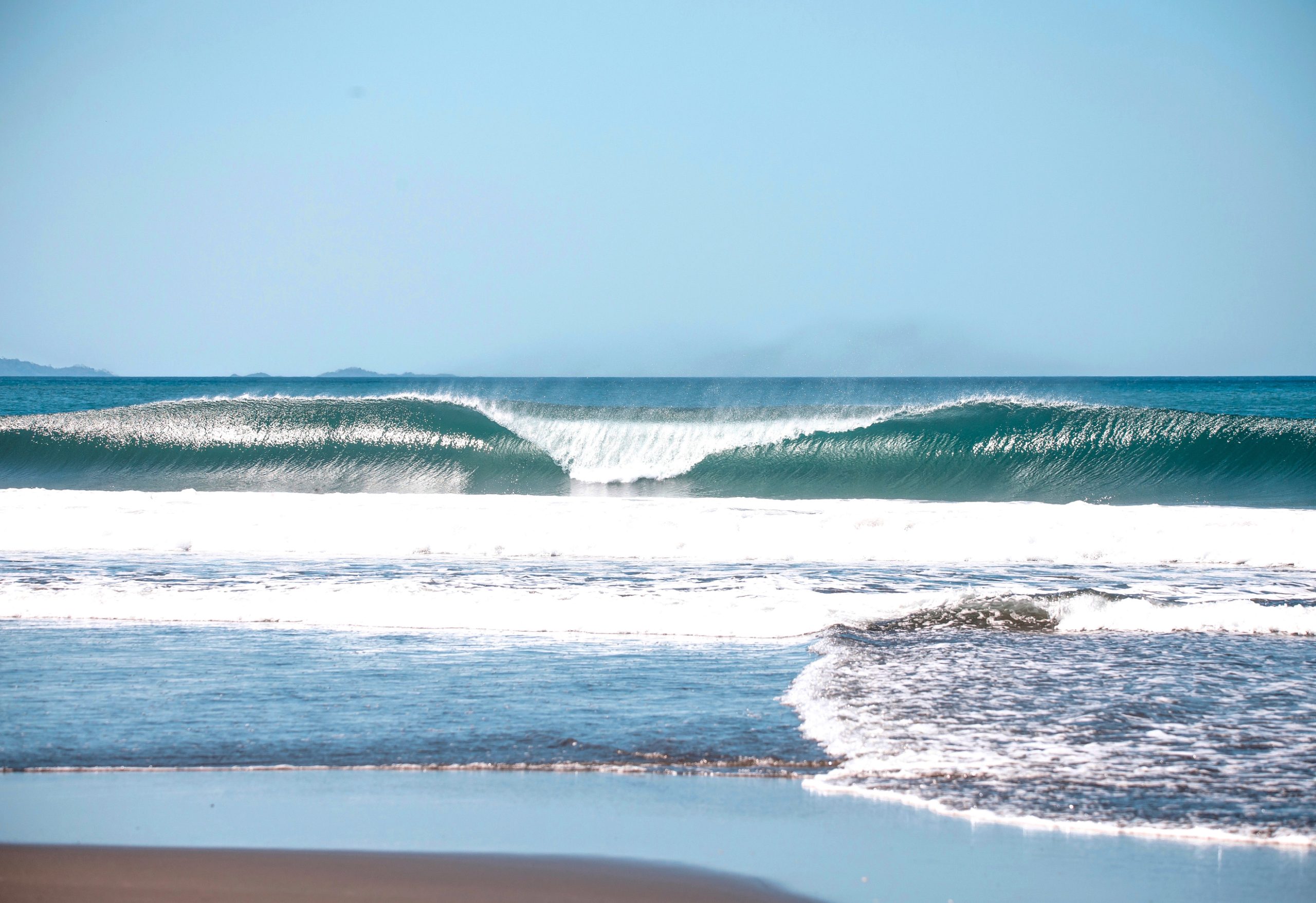 Clean empty waves at Playa Morrillo